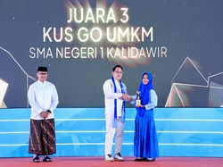 Pesan Pj Gubernur Saat Serahkan Penghargaan SMA Double Track Jatim 2024