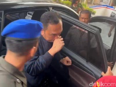Potret 3 Hakim PN Surabaya Terjaring OTT Tiba di Kejati Jatim