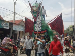 Melihat Serunya Arak-arakan Ngunjung Buyut di Indramayu