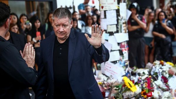 Potret Ayah Liam Payne Kunjungi Lokasi Anaknya Meninggal