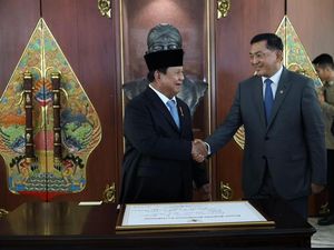 Prabowo Beri Pesan Semangat untuk Menhan Sjafrie: Jaga Keutuhan NKRI Prabowo Beri Pesan Semangat untuk Menhan Sjafrie: Jaga Keutuhan NKRI