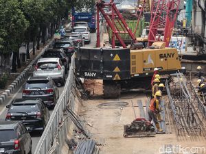 Intip Progres Proyek LRT Jakarta Fase 1B di Jalan Pramuka Intip Progres Proyek LRT Jakarta Fase 1B di Jalan Pramuka