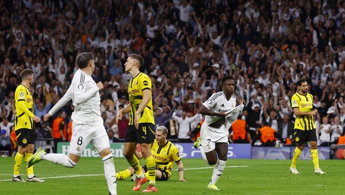 Soccer Football - Champions League - Real Madrid v Borussia Dortmund - Santiago Bernabeu, Madrid, Spain - October 22, 2024 Real Madrids Vinicius Junior celebrates scoring their fourth goal REUTERS/Susana Vera