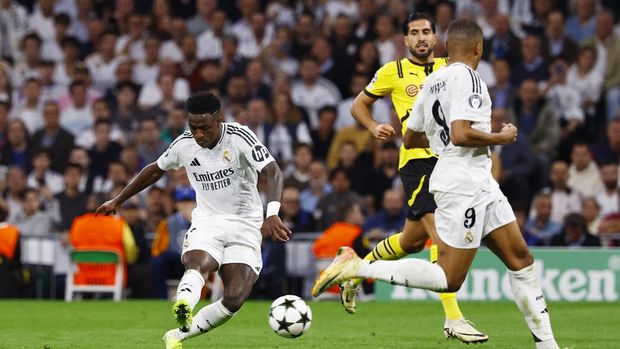 Soccer Football - Champions League - Real Madrid v Borussia Dortmund - Santiago Bernabeu, Madrid, Spain - October 22, 2024 Real Madrid's Vinicius Junior scores their fourth goal REUTERS/Susana Vera