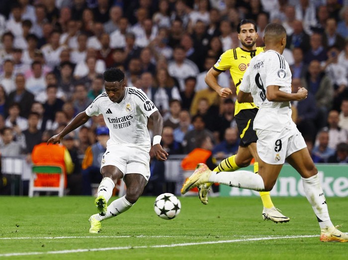 Soccer Football - Champions League - Real Madrid v Borussia Dortmund - Santiago Bernabeu, Madrid, Spain - October 22, 2024 Real Madrids Vinicius Junior scores their fourth goal REUTERS/Susana Vera