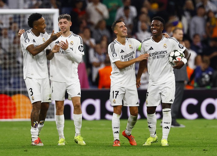 Soccer Football - Champions League - Real Madrid v Borussia Dortmund - Santiago Bernabeu, Madrid, Spain - October 22, 2024 Real Madrids Vinicius Junior, Eder Militao, Federico Valverde and Lucas Vazquez celebrate after the match REUTERS/Susana Vera