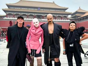 Desainer Rick Owens dan Rombongan Diusir di China karena Bergaya Menyeramkan Desainer Rick Owens dan Rombongan Diusir di China karena Bergaya Menyeramkan