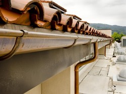 5 Kesalahan Membersihkan Talang Air yang Harus Dihindari