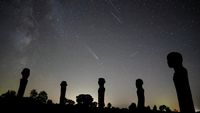 Terpesona Hujan Komet Langka di Langit Denmark
