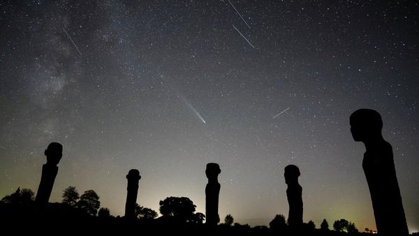 Terpesona Hujan Komet Langka di Langit Denmark