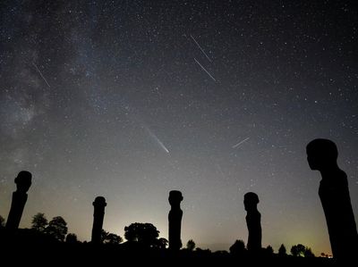 Terpesona Hujan Komet Langka di Langit Denmark