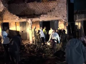 Video: Truk Tangki BBM Terguling dan Meledak di Uganda, 11 Orang Tewas