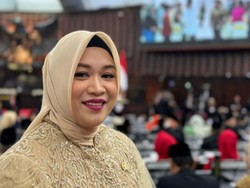 Legislator Gerindra Salurkan Bantuan Minyak Goreng untuk Warga Karawang