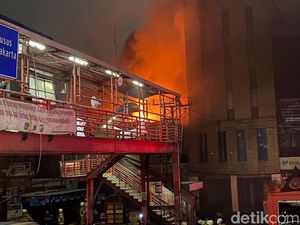 Kronologi Kebakaran Ruko di Mampang Jaksel, Titik Api Berawal dari Gudang