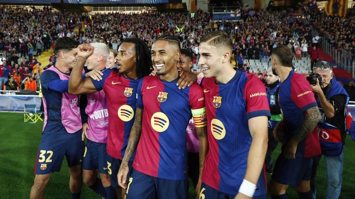 Barcelonas Raphinha, second right, celebrates with teammates after scoring his sides forth goal during a Champions League opening phase soccer match between Barcelona and Bayern Munich at the Lluis Companys Olympic Stadium in Barcelona, Spain, Wednesday, Oct. 23, 2024. (AP Photo/Joan Monfort)