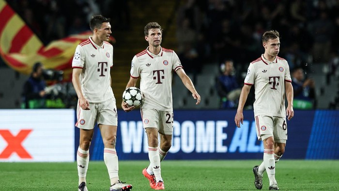 Barcelona, Spain - October 23: Thomas Muller of FC Bayern Munchen Joao Palhinha of FC Bayern Munchen Joshua Kimmich of FC Bayern Munchen during the UEFA Champions League 2024/25 League Phase MD3 match between FC Barcelona and FC Bayern München at Estadi Olímpic Lluís Companys on October 23, 2024 in Barcelona, Spain. (Photo by Xavi Bonilla/DeFodi Images via Getty Images)