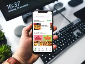 5 Orang Ini Sengaja Cicip Makanan Rating Buruk di Aplikasi Online 5 Orang Ini Sengaja Cicip Makanan Rating Buruk di Aplikasi Online