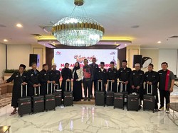 J99 Foundation Berangkatkan 30 Orang Umrah ke Tanah Suci