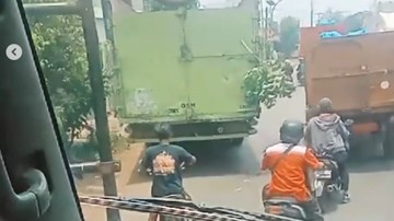 Tabrakan Beruntun di Bekasi: Tiga Kendaraan Terlibat dalam Tarian Maut