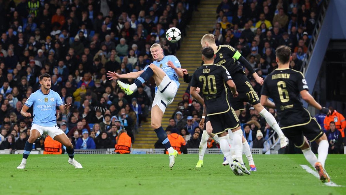 Erling Haaland mencetak gol akrobatik ke gawang Sparta Praha (Foto: Getty Images/Copa)