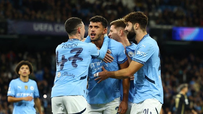 Manchester City Soccer Football - Champions League - Manchester City v Sparta Prague - Etihad Stadium, Manchester, Britain - October 23, 2024 Manchester Citys Matheus Nunes celebrates scoring their fifth goal with Manchester Citys Josko Gvardiol, Manchester Citys James McAtee and Manchester Citys Phil Foden REUTERS/Molly Darlington