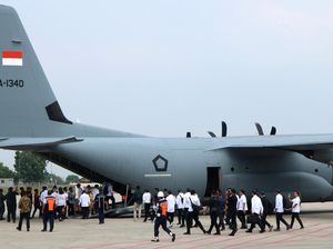 Pengalaman Tak Biasa Menteri-menteri Tegang Naik Hercules Pengalaman Tak Biasa Menteri-menteri Tegang Naik Hercules