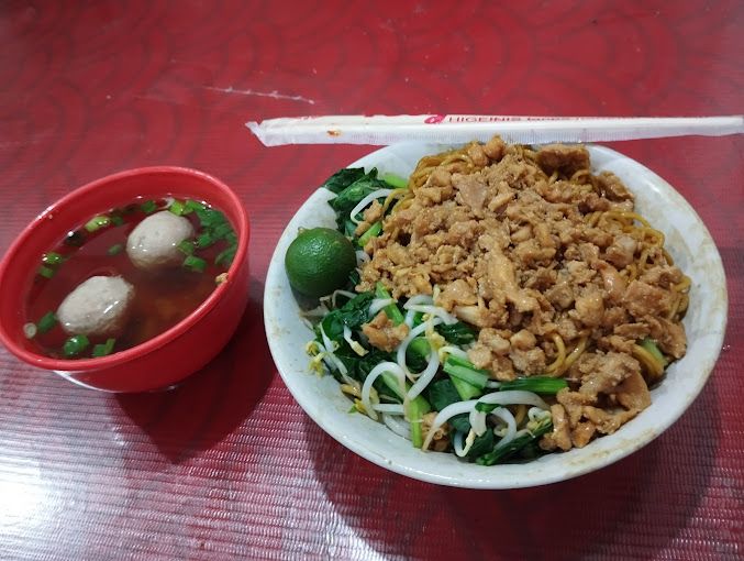 Mie ayam Rp 10.000