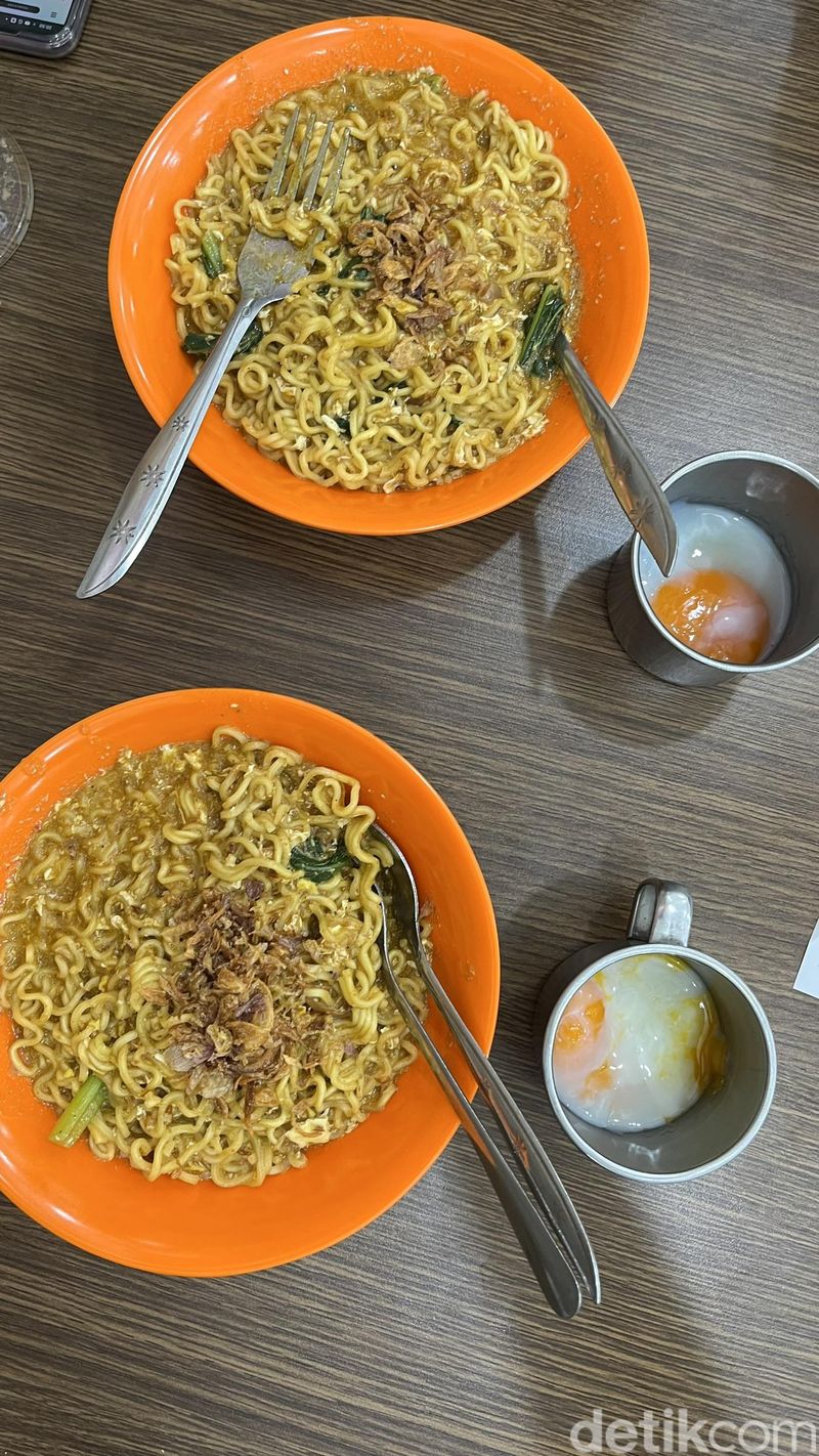Warkop Agam, salah satu tempat makan yang menyajikan menu mie bangladesh.