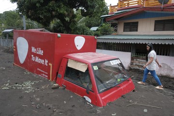 Neraka Vulkanik: Mobil-mobil Filipina Terkubur di Bawah Abu Trami