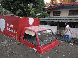 Badai Trami Bikin Mobil-mobil di Filipina Terkubur Endapan Vulkanik