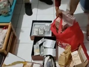 Duit Bergepok-gepok yang Bikin Hakim Pembebas Ronald Tannur Dicokok Duit Bergepok-gepok yang Bikin Hakim Pembebas Ronald Tannur Dicokok