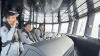 Momen KN Pulau Dana-323 Usir Kapal China di Laut Natuna
