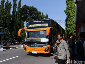 Rombongan Retret Kabinet Tiba di Bandara Adisutjipto, Diantar ke Akmil Naik Bus Rombongan Retret Kabinet Tiba di Bandara Adisutjipto, Diantar ke Akmil Naik Bus
