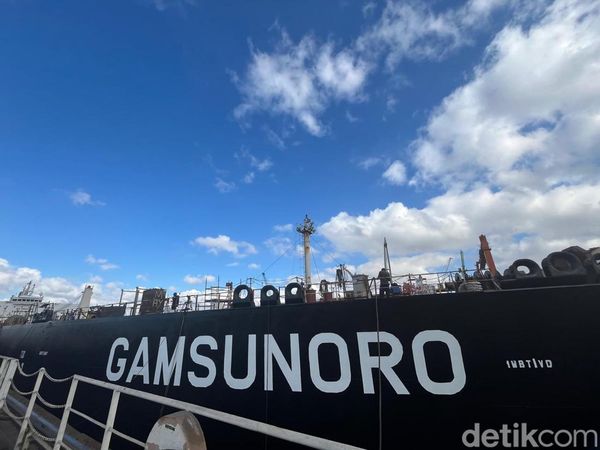 Penampakan Kapal Raksasa PIS yang Sempat Bikin Heboh Dunia