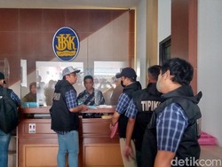 Tim Tipikor Polres Klaten Geledah Kantor BKK Pagi Ini