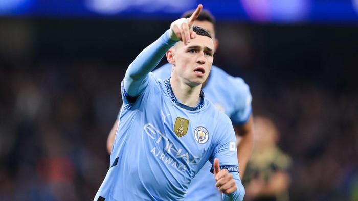 MANCHESTER, ENGLAND - OCTOBER 23: Phil Foden of Manchester City celebrates after scoring his sides first goal during the UEFA Champions League 2024/25 League Phase MD3 match between Manchester City and AC Sparta Praha at City of Manchester Stadium on October 23, 2024 in Manchester, England. (Photo by James Gill - Danehouse/Getty Images)