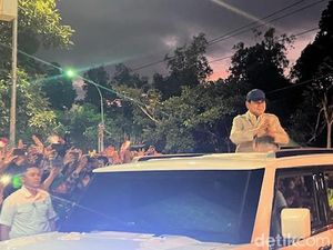 Presiden Prabowo Tiba di Akmil Magelang, Disambut Riuh Warga