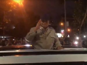 Video Momen Prabowo Naik Maung Garuda saat Tiba di Akmil Magelang