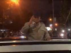 Video Momen Prabowo Naik Maung Garuda saat Tiba di Akmil Magelang