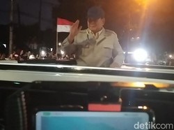 Prabowo Tiba di Akmil Magelang, Sapa Warga dari Mobil