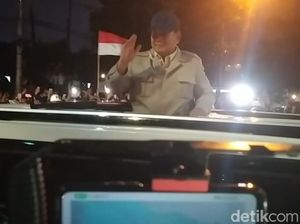 Prabowo Tiba di Akmil Magelang, Sapa Warga dari Mobil Prabowo Tiba di Akmil Magelang, Sapa Warga dari Mobil