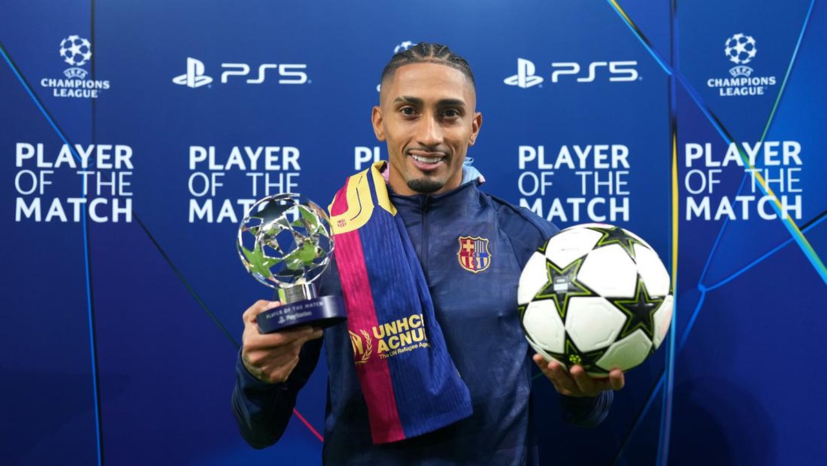 Raphinha menjadi man of the match di laga Barcelona vs Bayern Munich. (Foto: UEFA via Getty Images/Alex Caparros - UEFA)