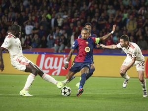 Barcelona Vs Bayern Munich: Raphinha Berapi-api