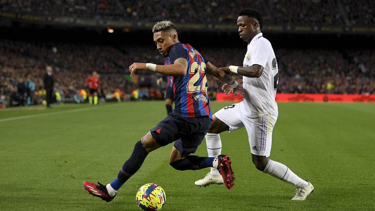 Raphinha menilai El Clasico seperti final. (Foto: Anadolu Agency via Getty Images/Anadolu)