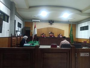 Terlibat Korupsi Rp 1,3 Miliar, Eks Kadishub Dompu Dituntut 8 Tahun Bui Terlibat Korupsi Rp 1,3 Miliar, Eks Kadishub Dompu Dituntut 8 Tahun Bui