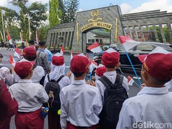 Rombongan Retret Kabinet Tiba di Akmil Magelang, Disambut Siswa SD-SMP
