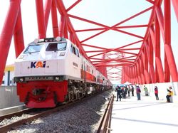 Tut Tut Tut... AHY Lepas Direct Train Jakarta-Yogyakarta yang Kick Off Tadi Malam