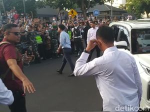 Gibran Tiba di Akmil Magelang, Salami Warga-Disambut Drumband