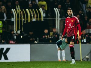 Ten Hag Ungkap Alasan Mainkan Mazraoui Jadi Gelandang Serang