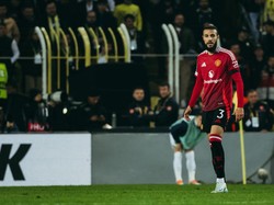 Ten Hag Ungkap Alasan Mainkan Mazraoui Jadi Gelandang Serang